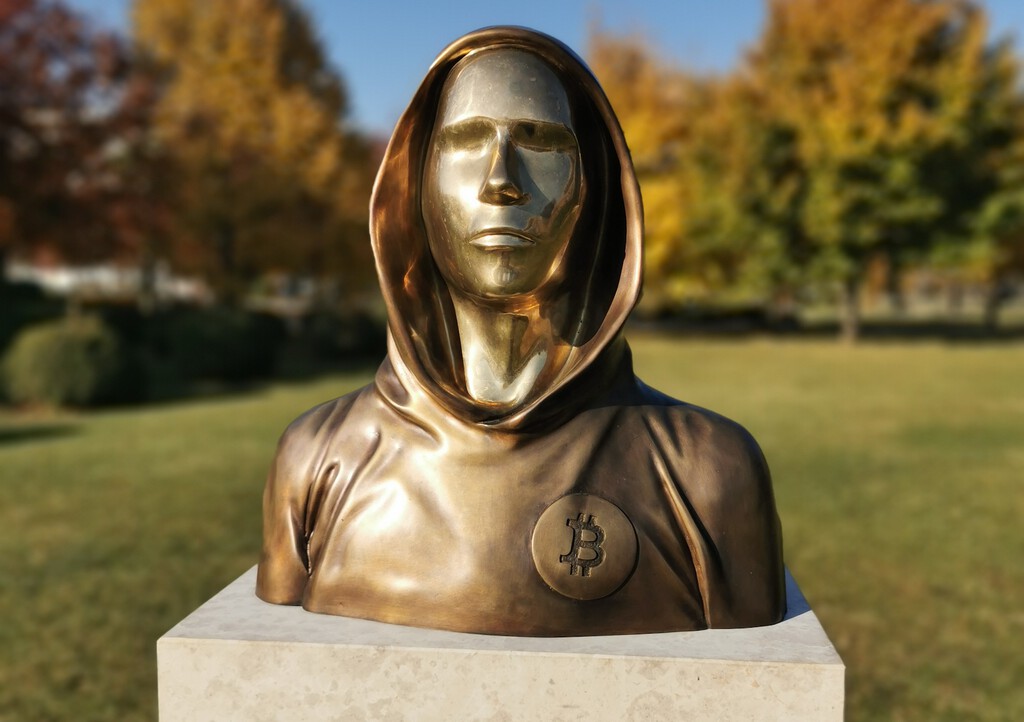 El creador de Bitcoin desapareció hace 13 años. Ahora su cuenta acaba de recibir una transferencia millonaria 