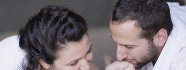 Cada vez más niños llevan el apellido de su mamá en primer lugar. Lo que debes saber sobre cambiar el orden de los apellidos del bebé