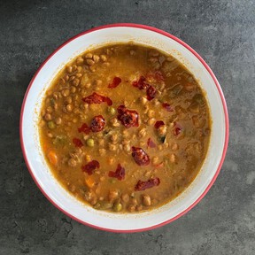 Mi ingrediente favorito para mejorar las lentejas es un producto típico regional que te hará olvidar el chorizo 