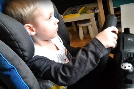 Este niño se llama Alex, tiene 3 años y si te picas con él te dará una paliza
