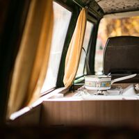 Le abrí una ventana a mi camper para tener más luz… y en la ITV aprendí por qué no puedes hacerlo sin homologarla primero 