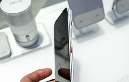 The mobile that serves as a base is very fine