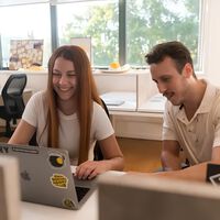 Lanzan curso gratuito para 2.000 colombianos que quieran aprender a automatizar sus tareas cotidianas con inteligencia artificial 