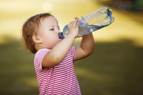 ¿Beben tus hijos todo el agua que necesitan? 