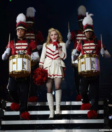 Si es cuestión de petarlo, Madonna se queda con el trono este año