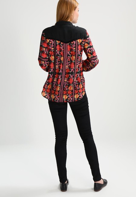 40% de descuento en la camisa para mujer de Desigual Simba 40% de descuento en la camisa para mujer de Desigual Simba