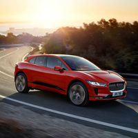 Video: ¡Arrancón eléctrico! Jaguar I-Pace vs. Tesla Model S 75D