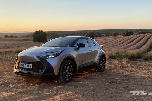 Probamos el Toyota C-HR híbrido enchufable: un rápido y muy cómodo crossover que además gasta poquísimo
