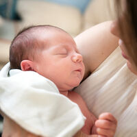 Y después de escuchar mil veces que mis bebés se acostumbrarían a los brazos, me he dado cuenta que quien se acostumbró fui yo