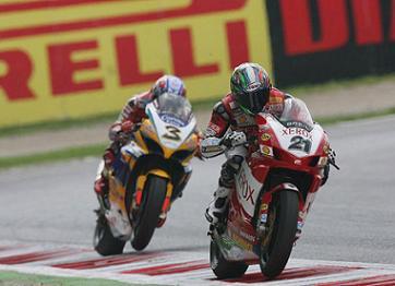 Ducati pide ayuda a Bayliss y Biaggi