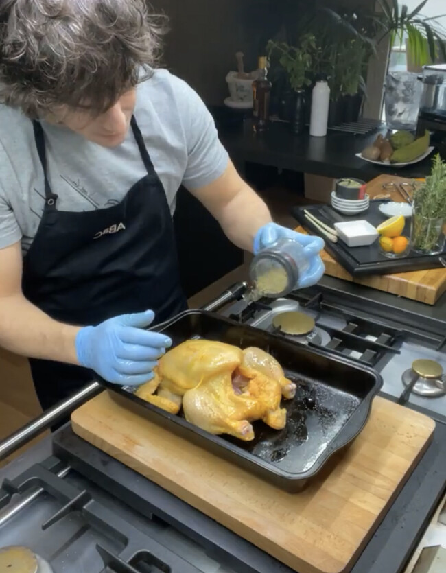La receta de pollo asado de Jordi Cruz que puedes hacer en casa para