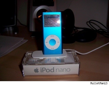 Otro dock casero para el iPod, hecho con su propia caja