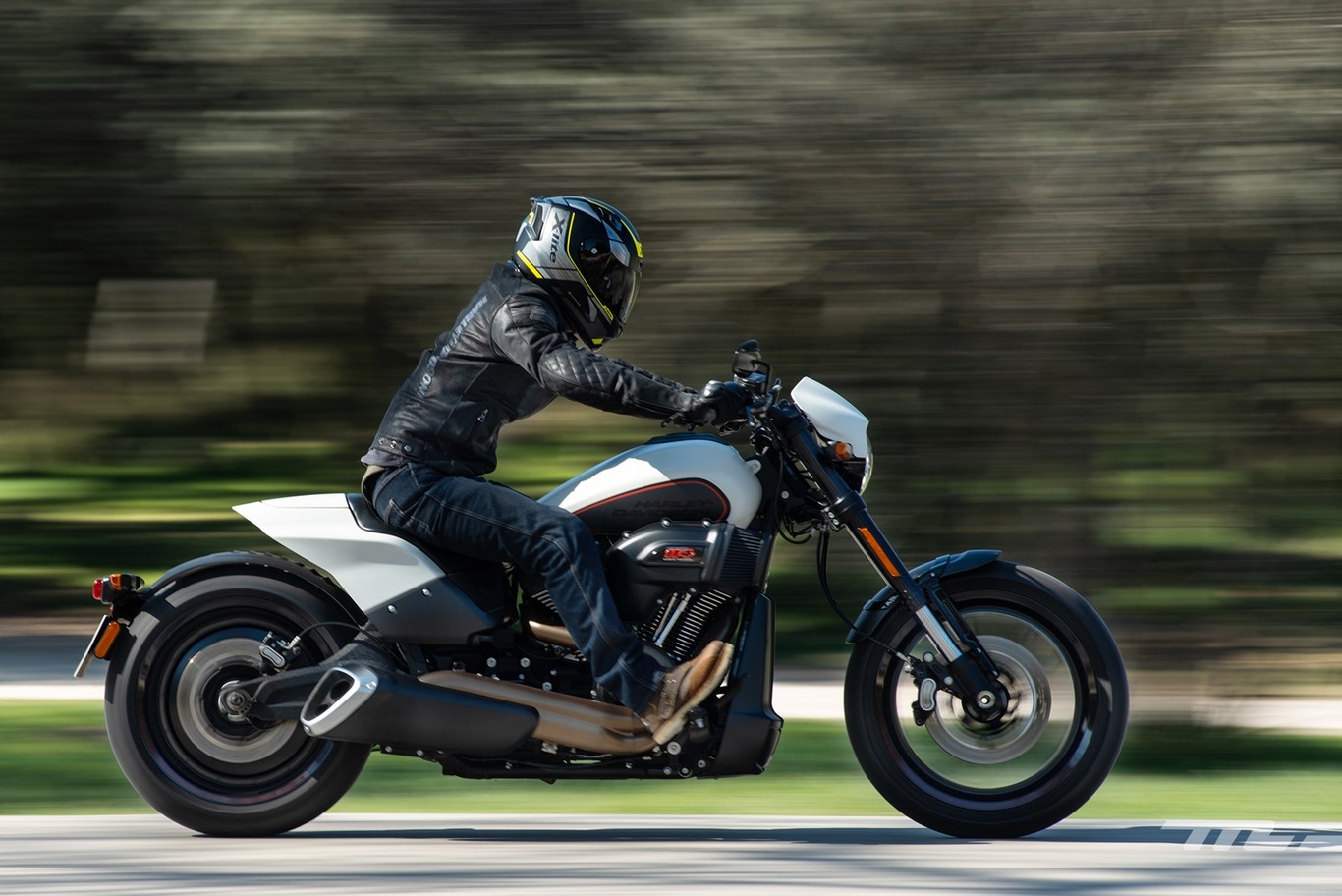 Probamos la Harley-Davidson FXDR 114: una descomunal moto con alma dragster y sed de miradas