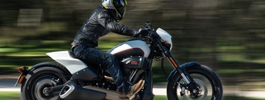 Probamos la Harley-Davidson FXDR 114: una descomunal moto con alma dragster y sed de miradas