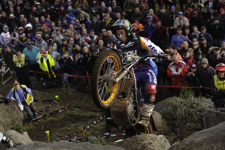 Toni Bou se impone en Australia por partida doble