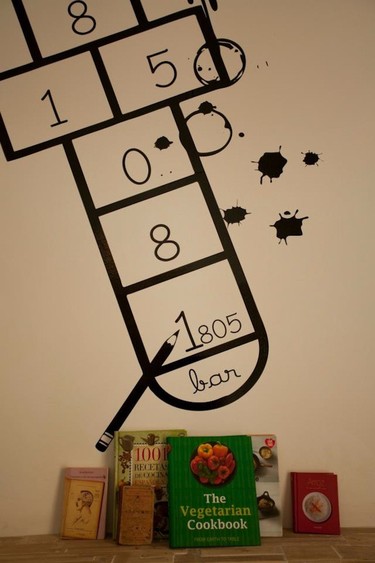 Si este verano te dejas ver por Ibiza, pásate por el Bar 1805. No te defraudará 