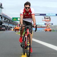 Fernando Alonso ha sido atropellado mientras entrenaba en bicicleta en Suiza y está en el hospital