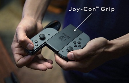 El grip incluido en el bundle de Switch no carga los Joy-Cons, pero el que se vende por separado sí lo hará