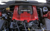 El motor del Chevrolet Camaro Z28 a la vista de todos