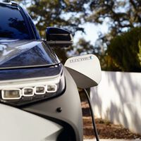 Estudio revela que el 66% de los encuestados sigue creyendo que los coches eléctricos llevan un motor de gasolina