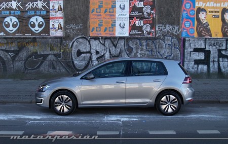 Volkswagen e-Golf en Berlín vista lateral