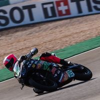 Scott Deroue gana en Portimao para aplazar el título de Manu González en Supersport 300