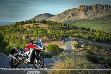 Motorpasión a dos ruedas: prueba Honda VFR800X Crossrunner y la negativa de Casey Stoner