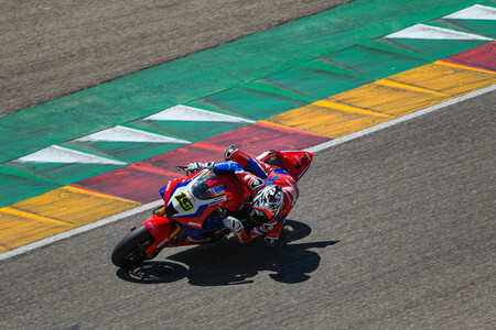 La Honda CBR1000RR-R sigue sin ser una moto ganadora en Superbikes y Álvaro Bautista lo explica: "No tenía control de tracción"
