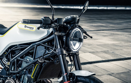 La versión eléctrica de la Husqvarna Vitpilen tendrá prestaciones de ciclomotor o de 125 cc y no llegará hasta 2022