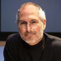 "Cambió mi vida para siempre". Ya son 15 años sin Steve Jobs: Tim Cook y John Ternus le rinden homenaje 
