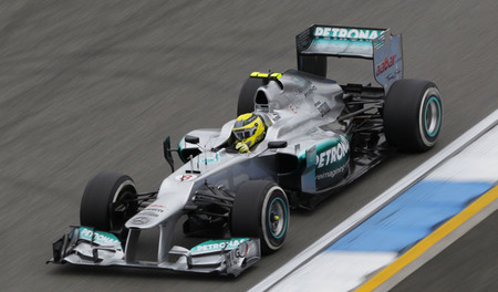 Nico Rosberg sustituye la caja de cambios y será sancionado con cinco posiciones