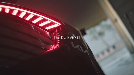 El Kia EV6 se mide en este vídeo a cinco bestias con motor de combustión en una drag race... y solo uno no muerde el polvo