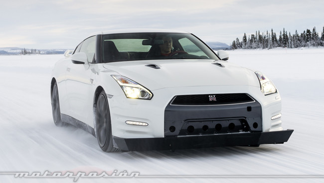 Experiencia Nissan en Laponia: patinando sobre hielo