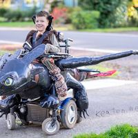 Un padre de tres niños con atrofia muscular espinal crea alucinantes disfraces para niños en sillas de ruedas