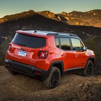 Jeep mejora el equipamiento del Renegade para 2018 y altera ligeramente su interior