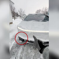 Las pick-up son herramientas de trabajo, pero la Tesla Cybertruck no puede ni con un poco de nieve: los faros se quedan totalmente tapados