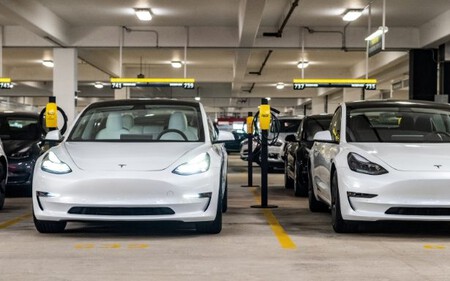 Hertz Tesla Model 3