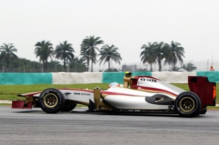 Los dos HRT se clasifican para el Gran Premio de Malasia y transmiten buenas vibraciones