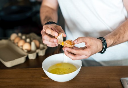 Precauciones para comer y cocinar huevos con seguridad en verano