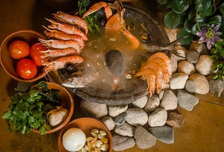Te contamos la historia de caldo de piedra, un regalo de los hombres para las mujeres chinantecas de Oaxaca