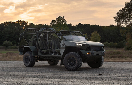 Así es el nuevo todoterreno de General Motors para el ejército, que puede sobrevolar los cielos en un helicóptero militar
