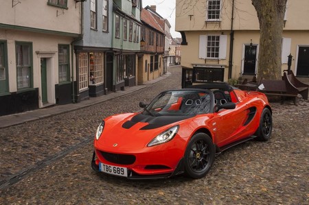 Lotus ya está planeando un segundo crossover para luchar contra los alemanes