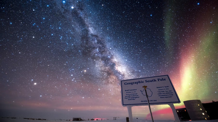 ‘South Pole. Night in Antarctica’, un timelapse 4K que nos muestra la belleza de una aurora boreal con la Vía Láctea de fondo