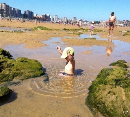 jugando en la playa