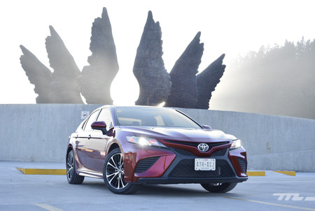 Toyota Camry 2018, a prueba: mejora en todo para gustarte más