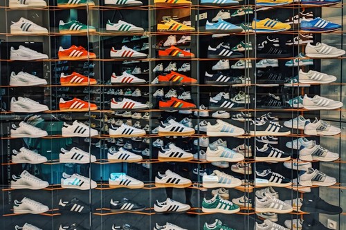 Adidas a precio de outlet: varios modelos de zapatillas rebajadas que van a volar en nada con hasta un 69% de descuento 