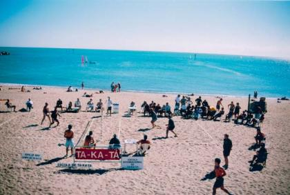 Ta-ka-tá, deporte en la playa de la Barceloneta