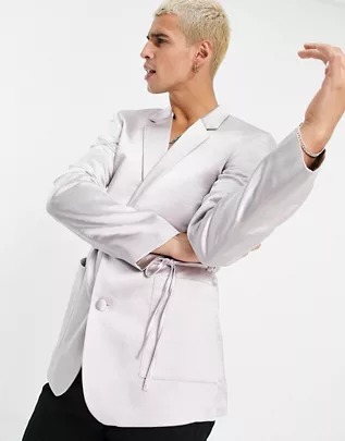 Traje plateado con detalle cruzado de satén de ASOS DESIGN