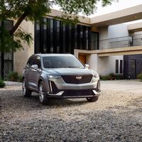 El Cadillac XT6 es el hermano menor del Escalade con tres filas de asientos