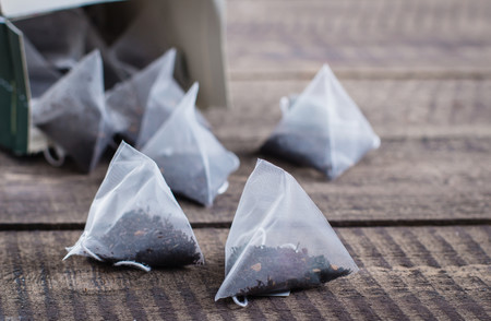 Las bolsas de té hechas de plástico pueden liberar miles de millones de microplásticos en nuestros cuerpos
